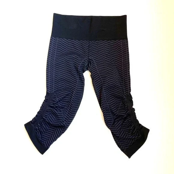 Lululemon In The Flow Crop II Heathered Naval Blue
Seamless Size 4 - Picture 4 of 13
